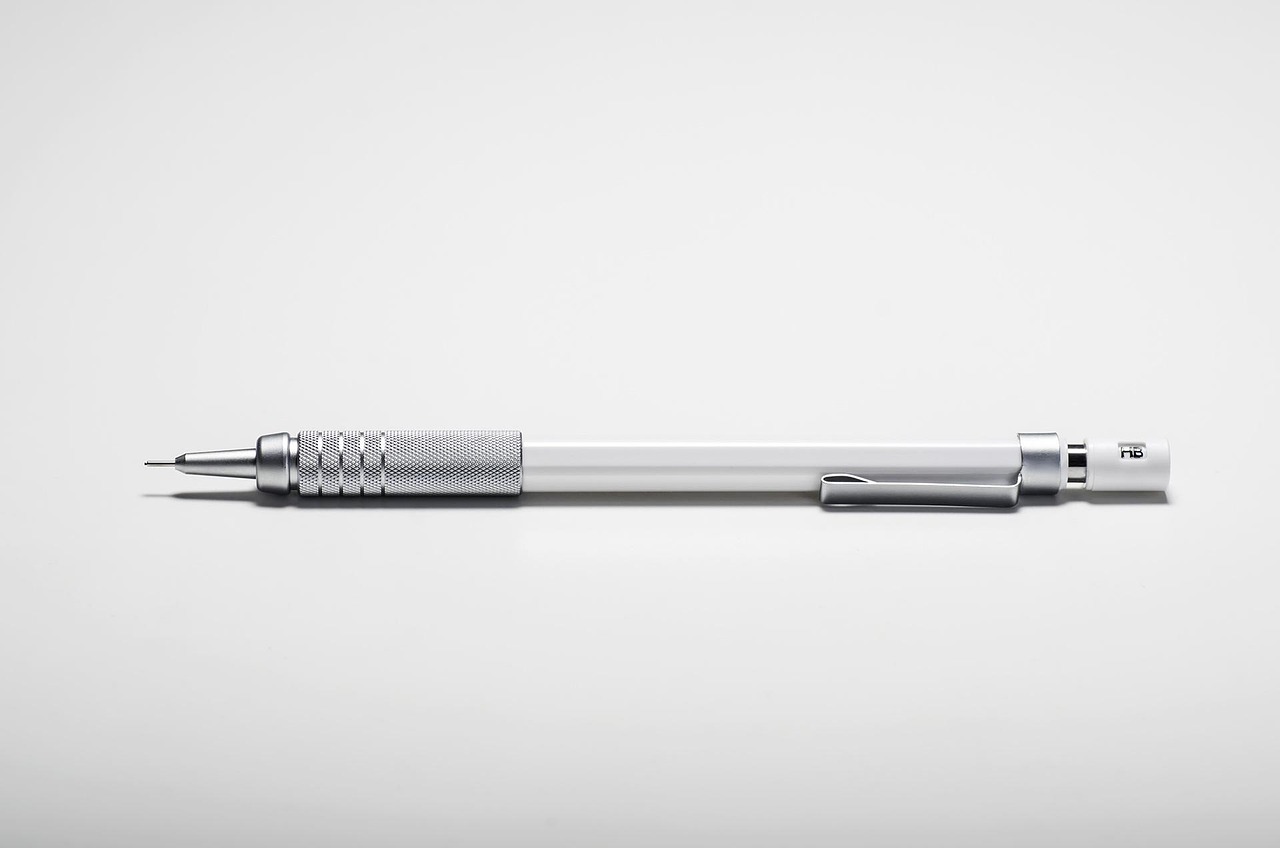 샤프심 통에 새긴 나만의 무늬