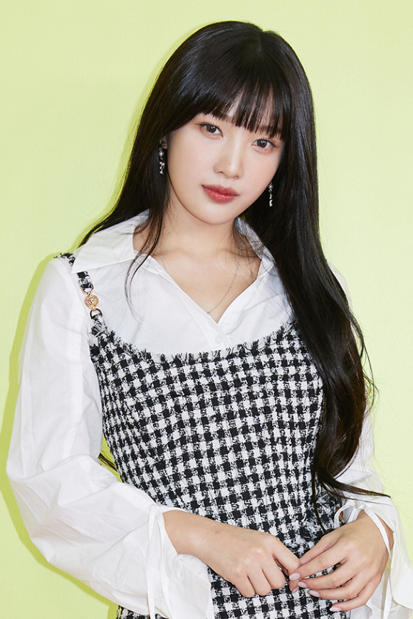 그룹 레드벨벳 조이가 28일 온라인으로 진행된 새 미니앨범 &#39;The ReVe Festival 2022 - Birthday&#39; 발매 기념 기자간담회에 참석해 포즈를 취하고 있다. [사진=SM엔터테인먼트]