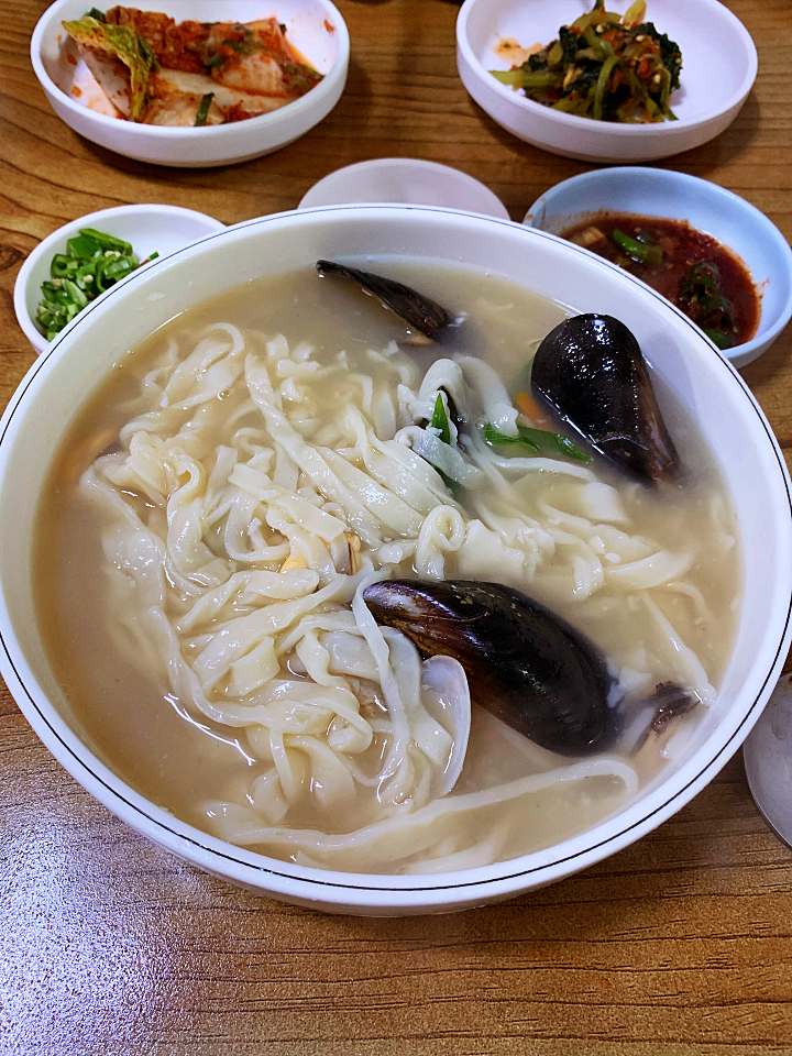 백반기행 신소율 편 해물두부전골 손두부 두부구이 해물 칼국수 비지찌개 원주 맛집 소개