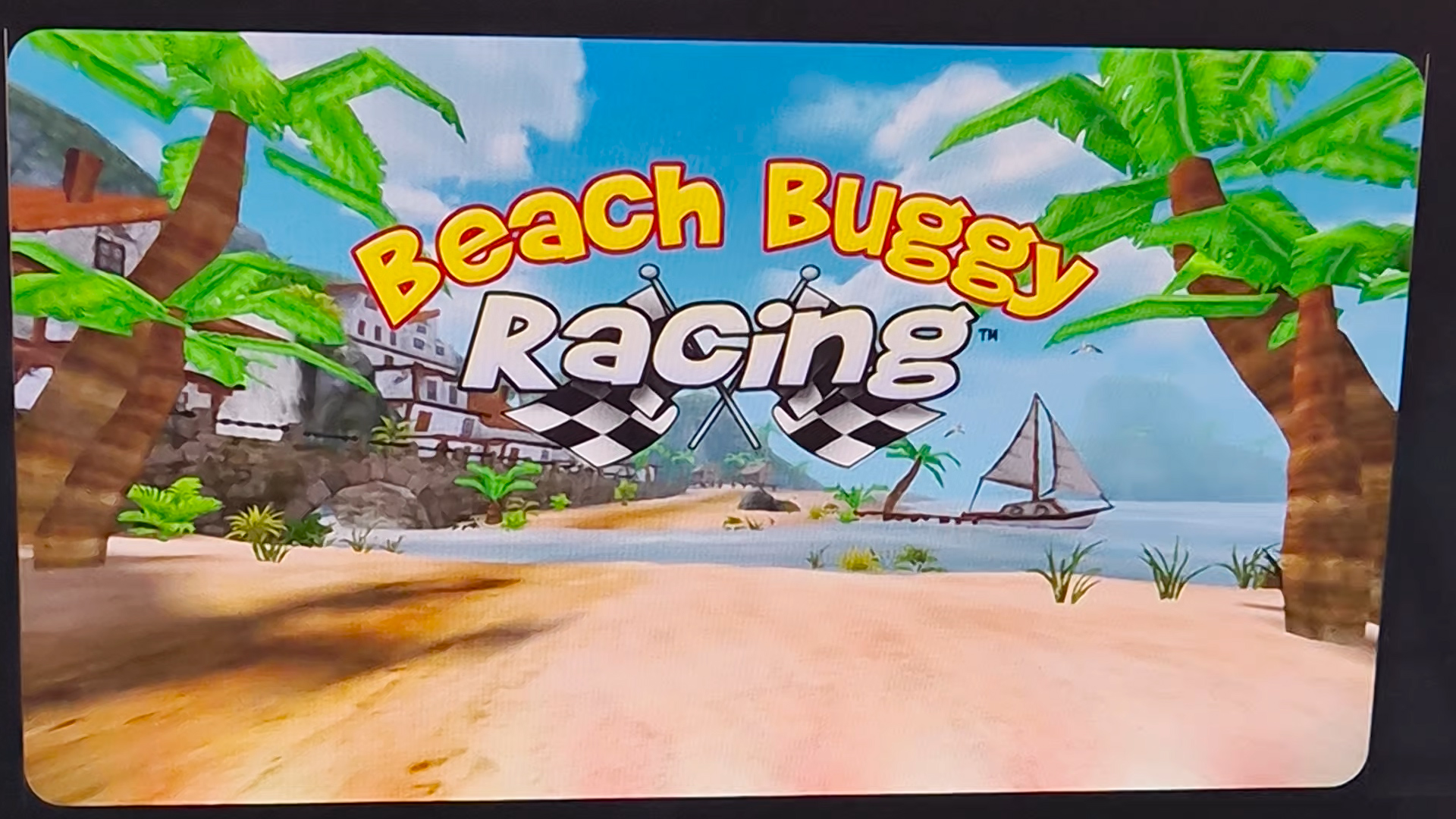 Beach Buggy Racing 메인 타이틀 화면, 해변 배경과 야자수가 보이는 시작 화면