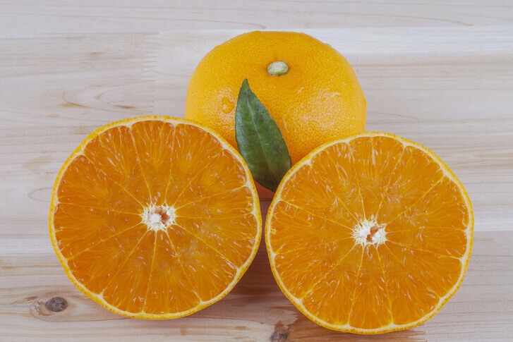 천혜향을 단면으로 잘라 놓은 사진