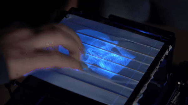 공상과학 영화에서나 보던 미래형 홀로그램 기술이 현실로 다가왔다. 과학 전문 매체 라이브사이언스는 10일(현지시간), 사용자가 손으로 만지고 조작할 수 있는 3D 홀로그램 기술이 개발됐다고 보도했다.