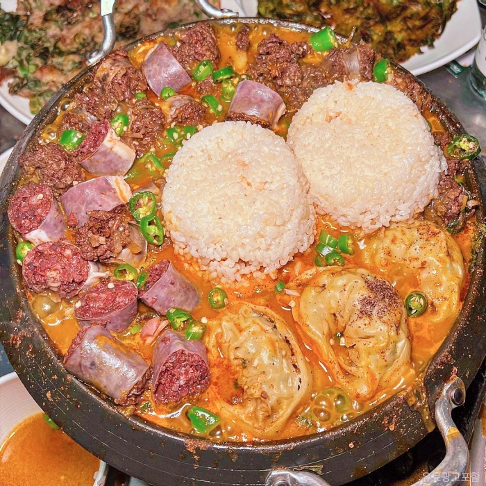 2TV 생생정보 홍대 순대 만두 곱창 전골 맛집