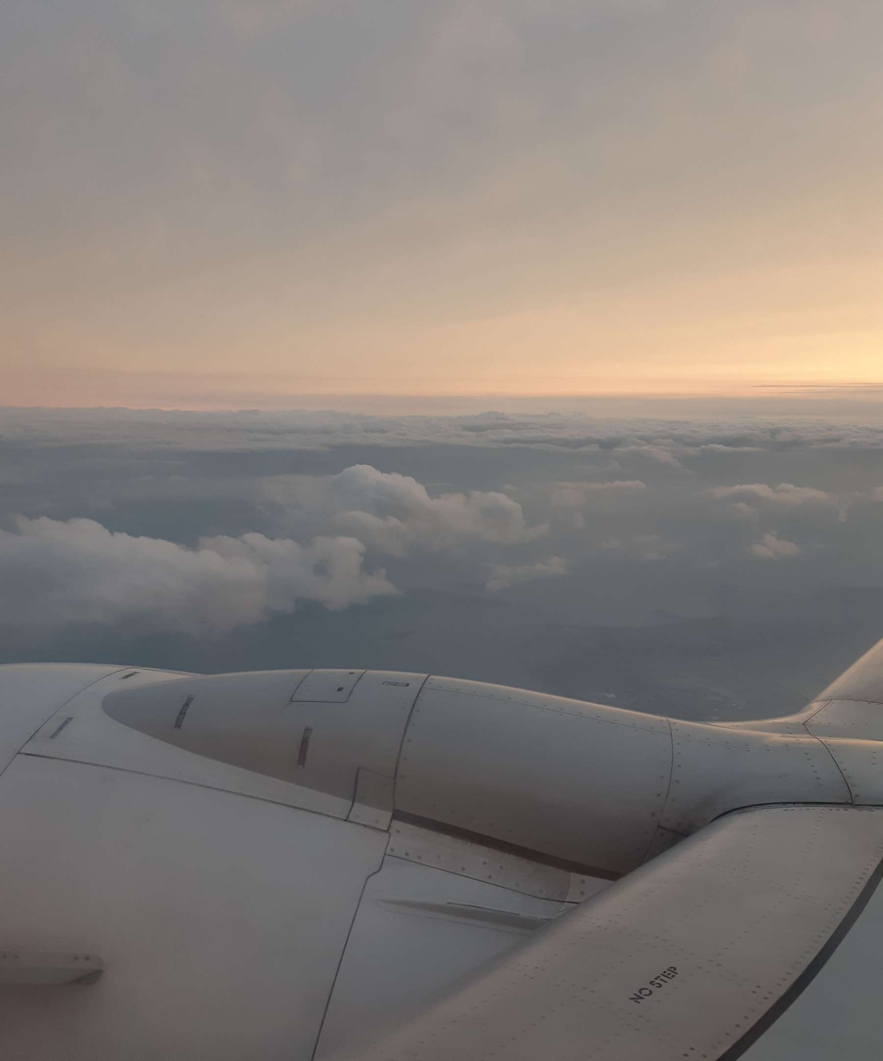 구름 위 하늘에서 바라보다