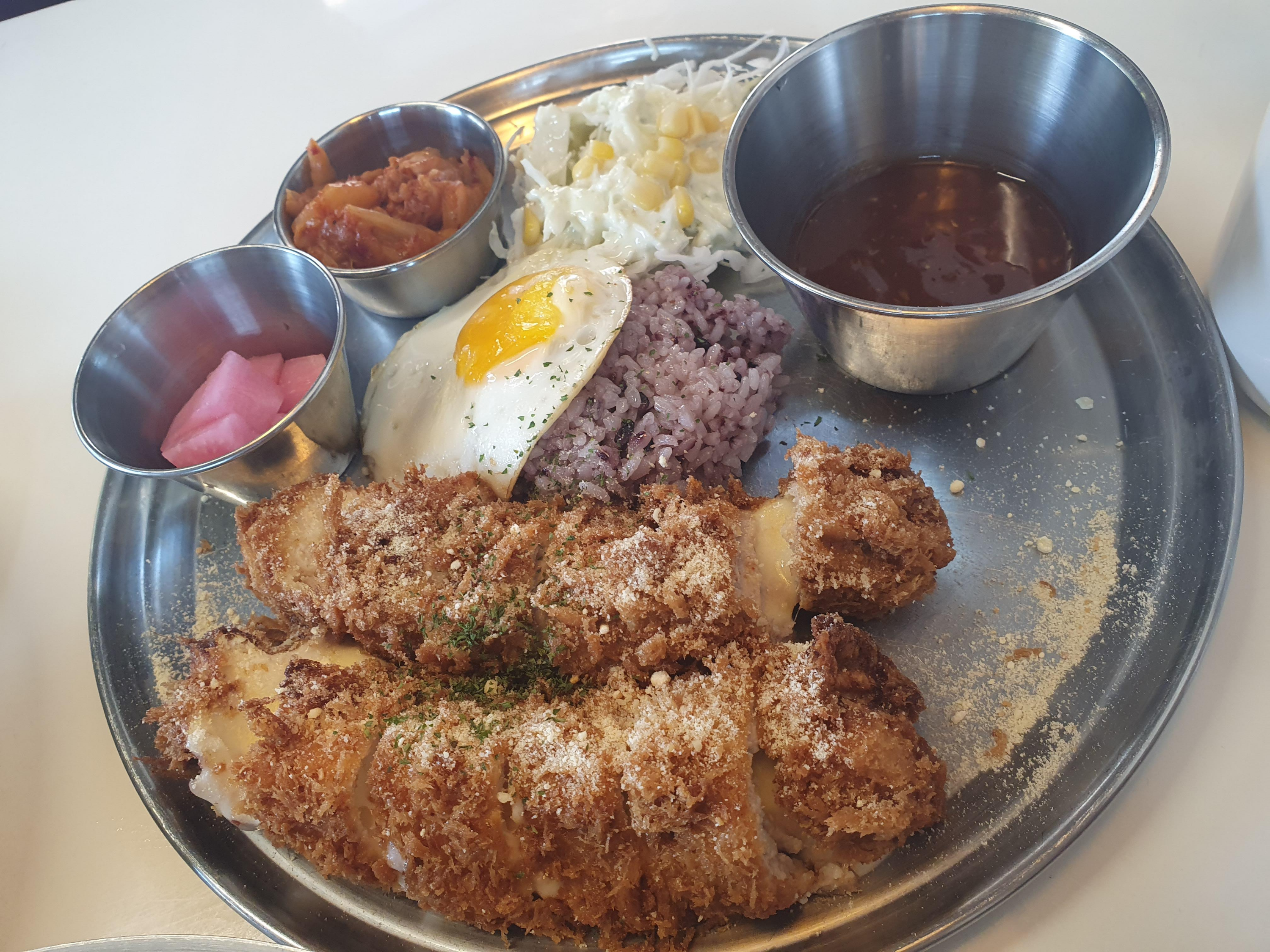 갈마동 치즈가스 맛집 모짜렐라 롤까스