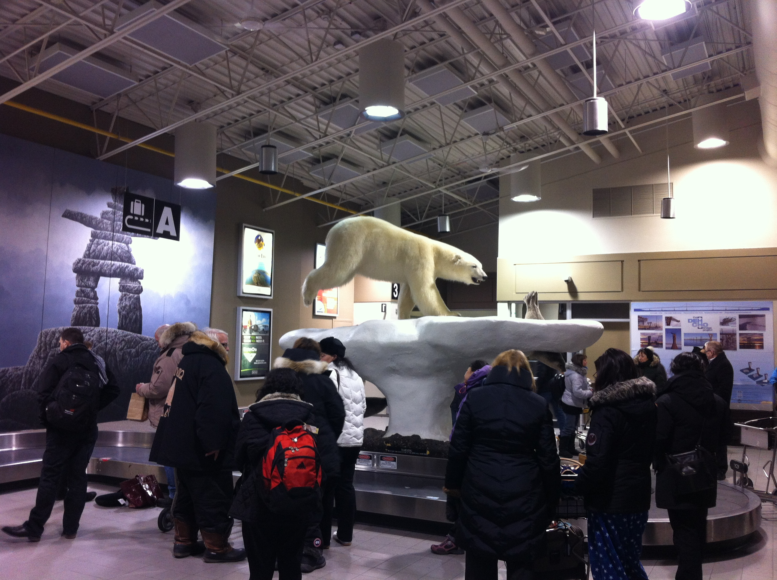 옐로우나이프 공항 내부