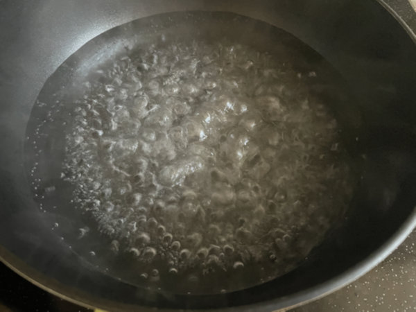 쑥갓 두부무침 - 쑥갓 데칠 끓는물