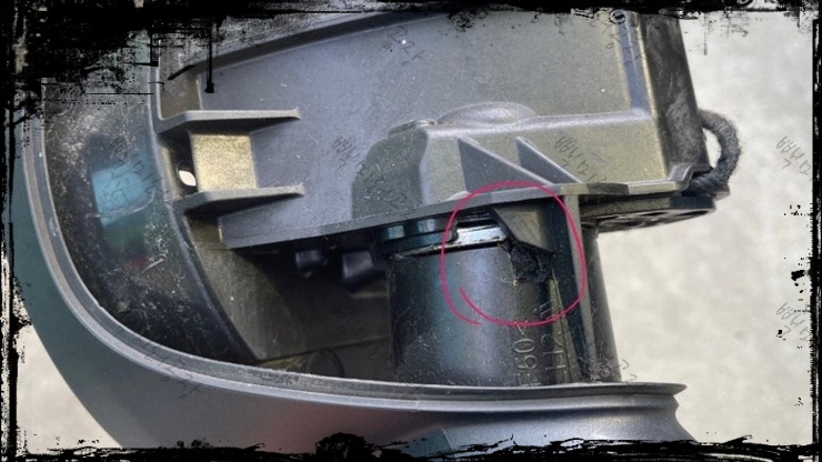 미니 쿠퍼 F56 사이드미러 모터기어박스내에 있는 스토퍼 파손 부위