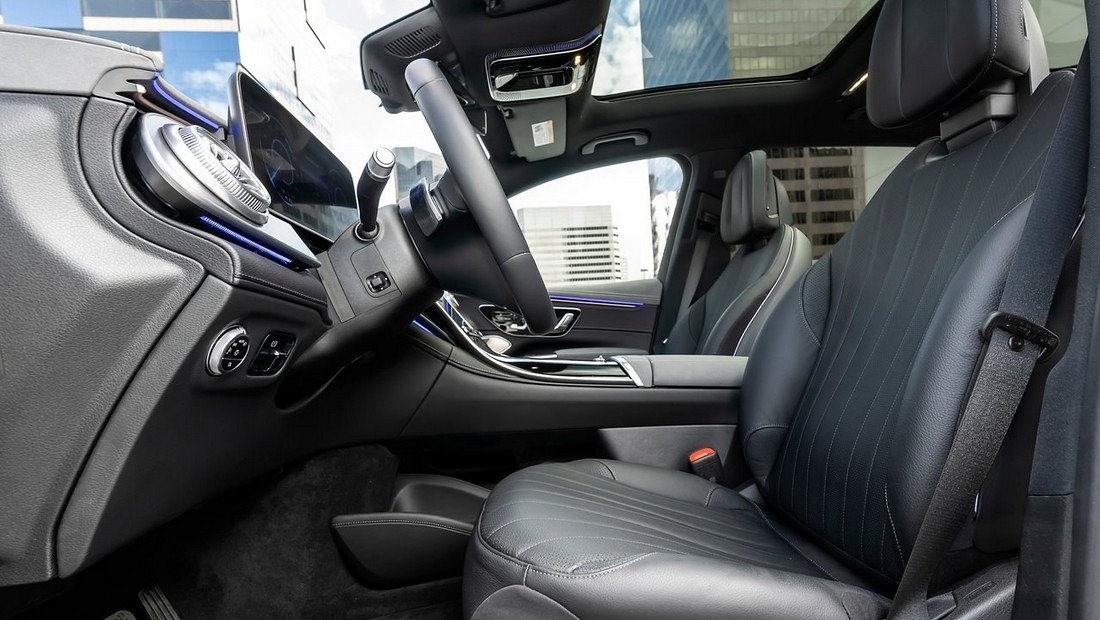 벤츠 EQS 차량 1열 시트 실내사진