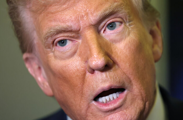 나스닥 4%↓ 테슬라 15%↓… 트럼프 발언에 글로벌 금융시장 휘청