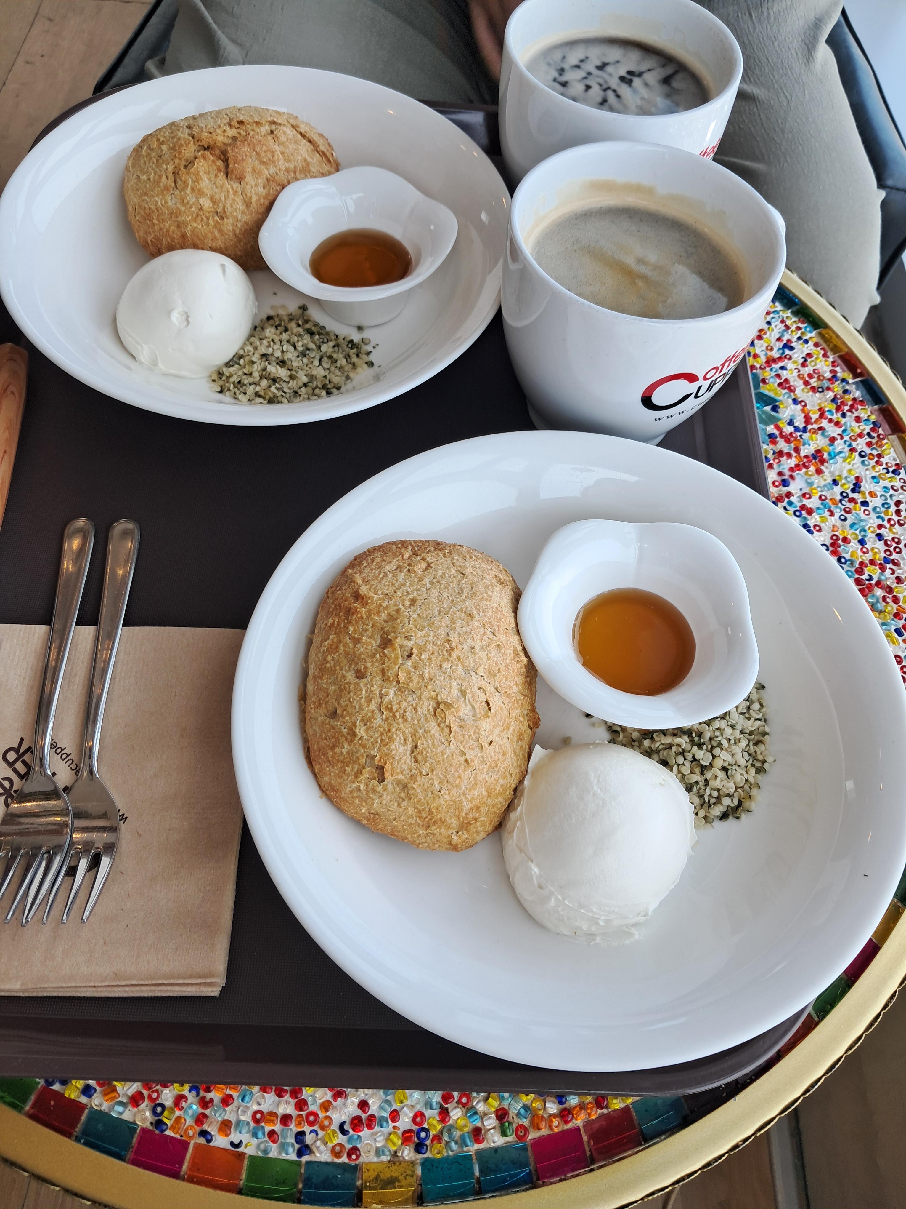 커피커퍼의 커피와 통밀빵세트