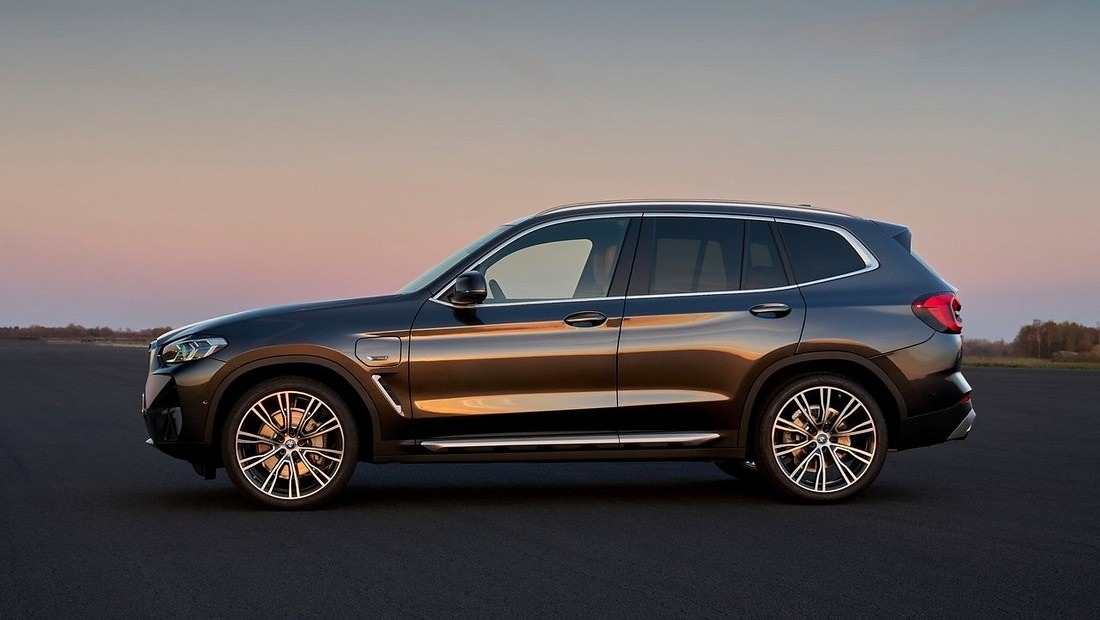 벤츠 GLC 300e, BMW X3 30e