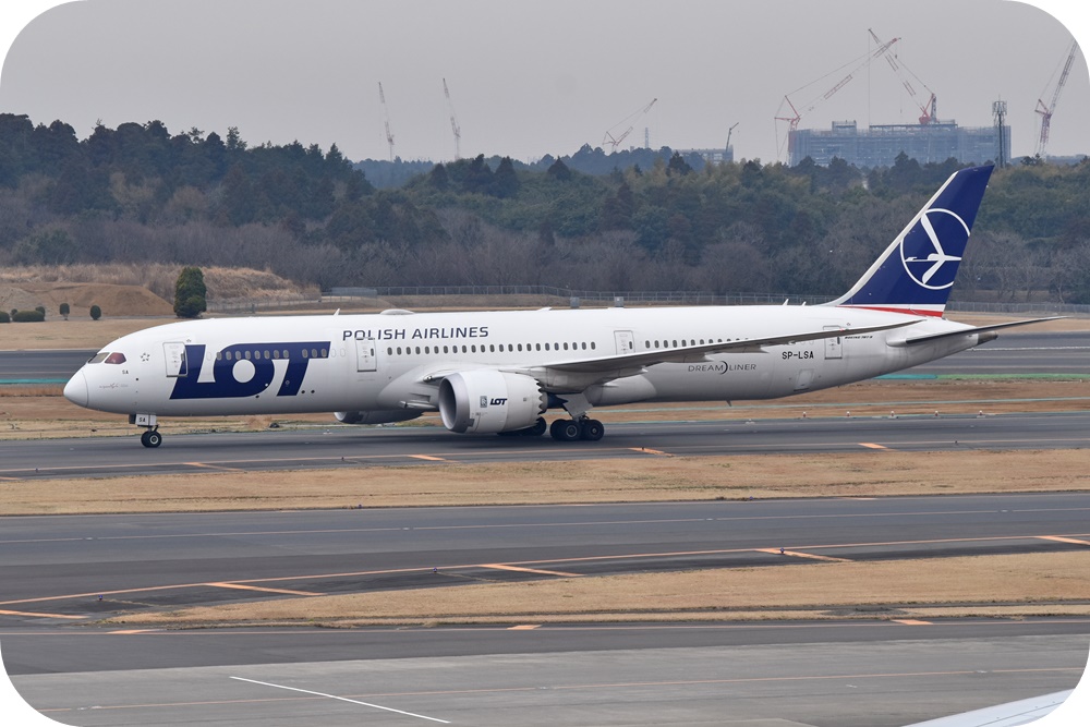폴란드항공-B787-여객기-공항-대기중