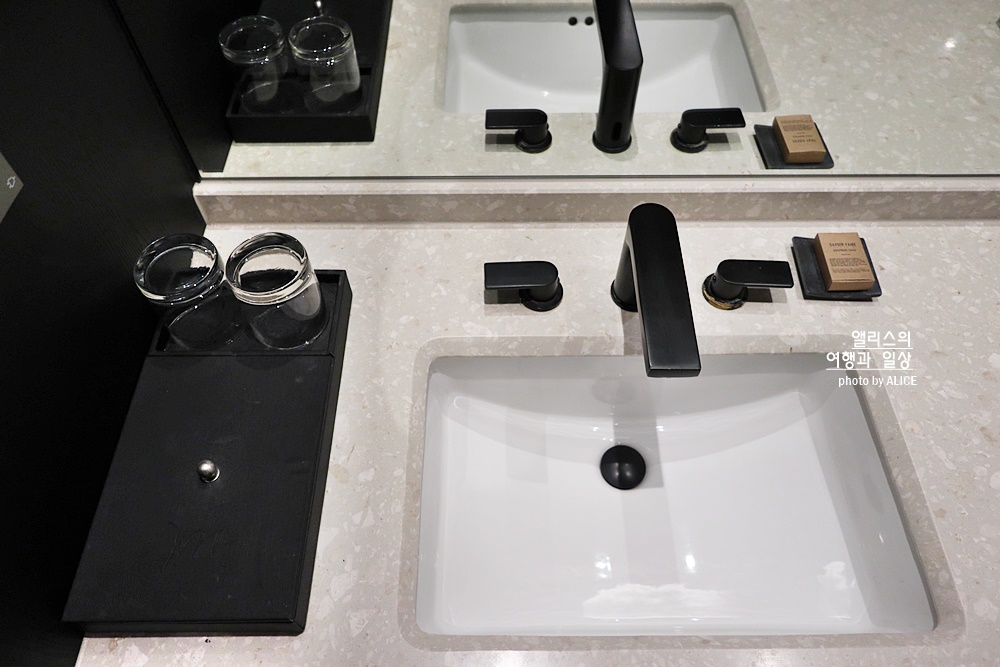 머큐어 앰배서더 서울 홍대 슈페리어 디럭스 킹베드 룸 꼼꼼 후기