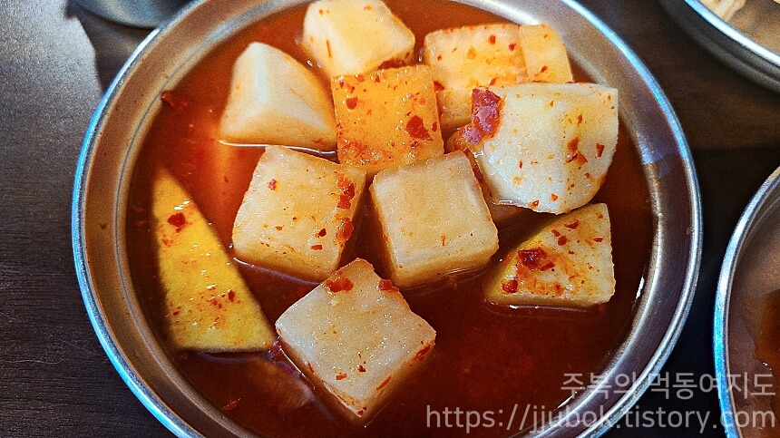 풍전식당-밑반찬-깍두기