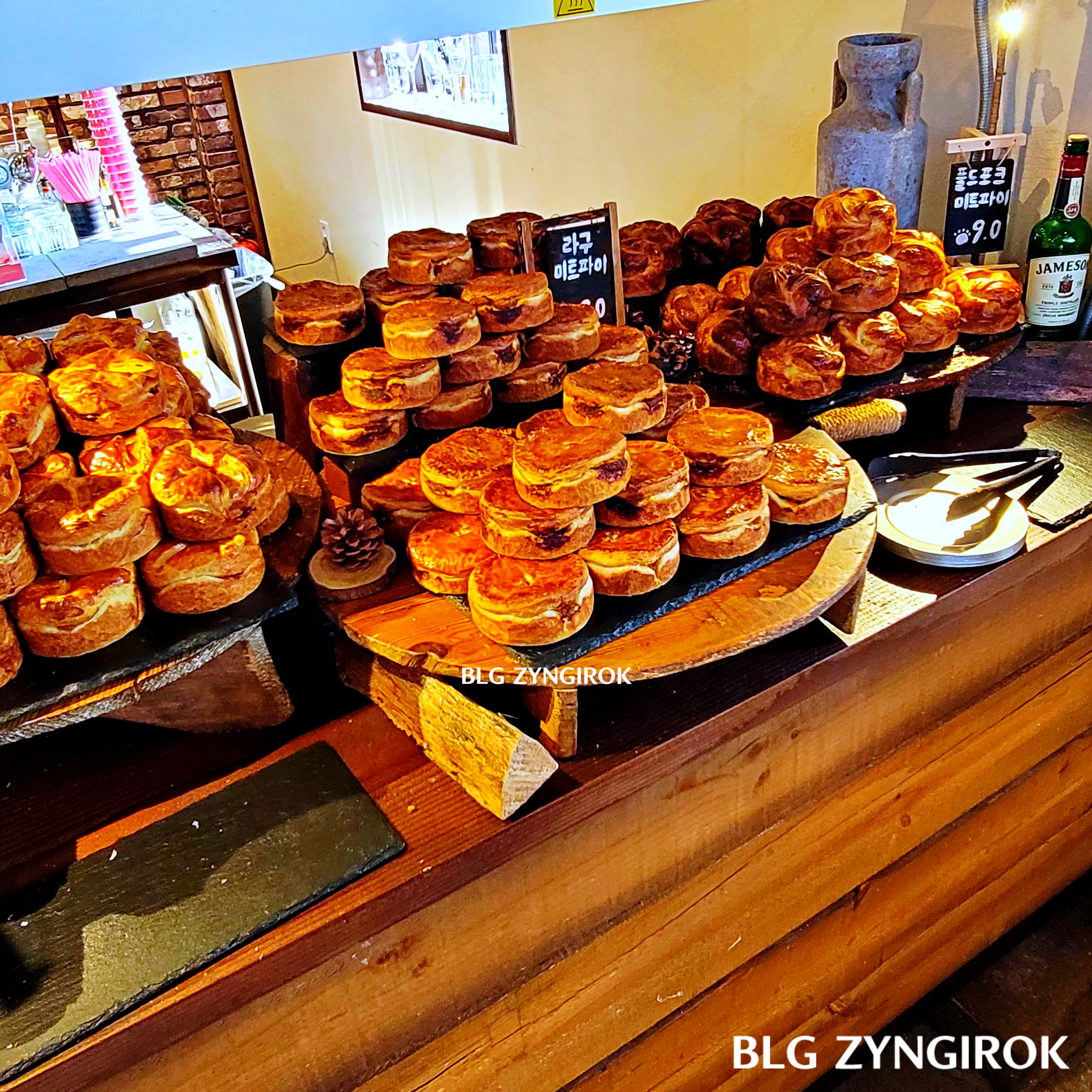 양주 카페 럿지 LODGE 베이커리 디저트 모습이다.