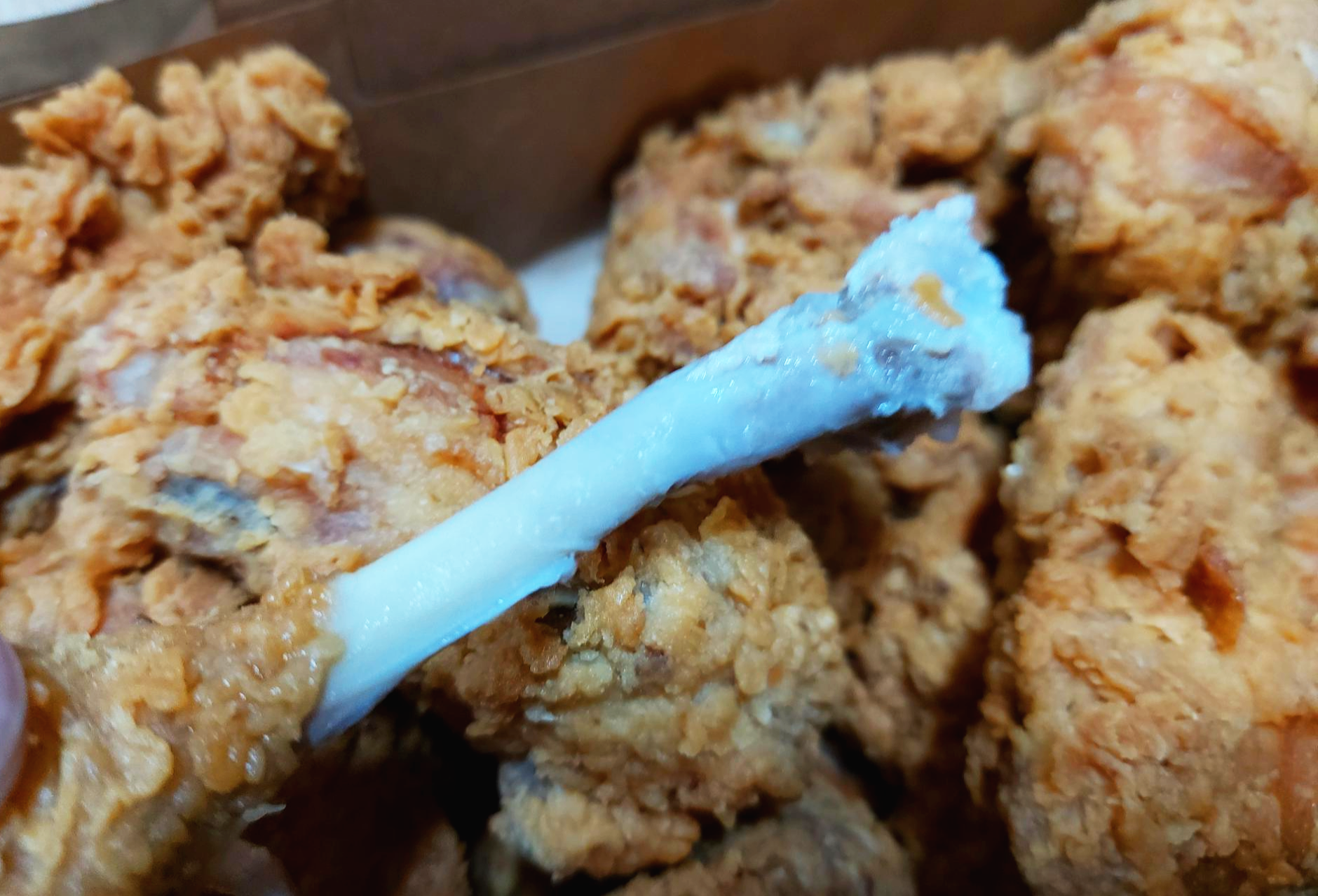 교촌 리얼 후라이드 닭다리 뼈 교촌치킨 리얼 후라이드 닭다리뼈