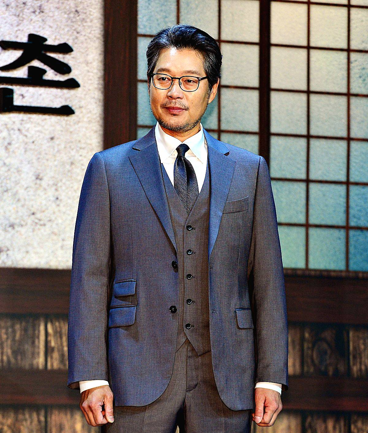 유재명