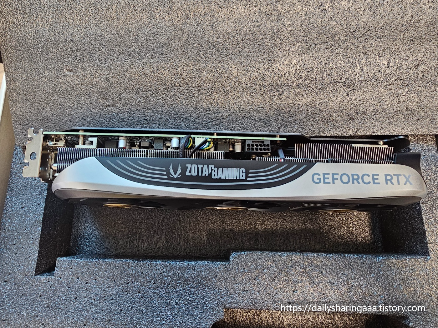 ZOTAC_RTX4070Ti_Trinity_OC_D6X_12GB_외형1