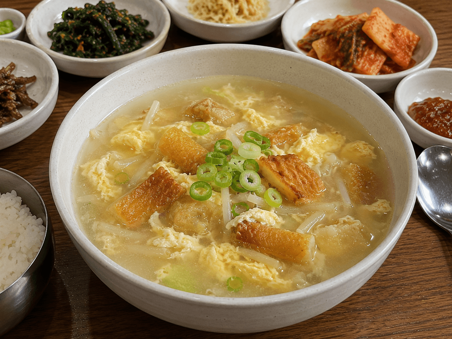 포슬포슬한 황태살과 진한 감칠맛의 수제 황태국