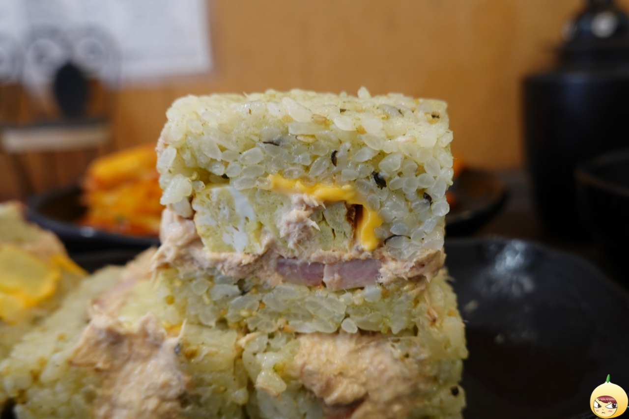 참치밥샌드 하프 단면