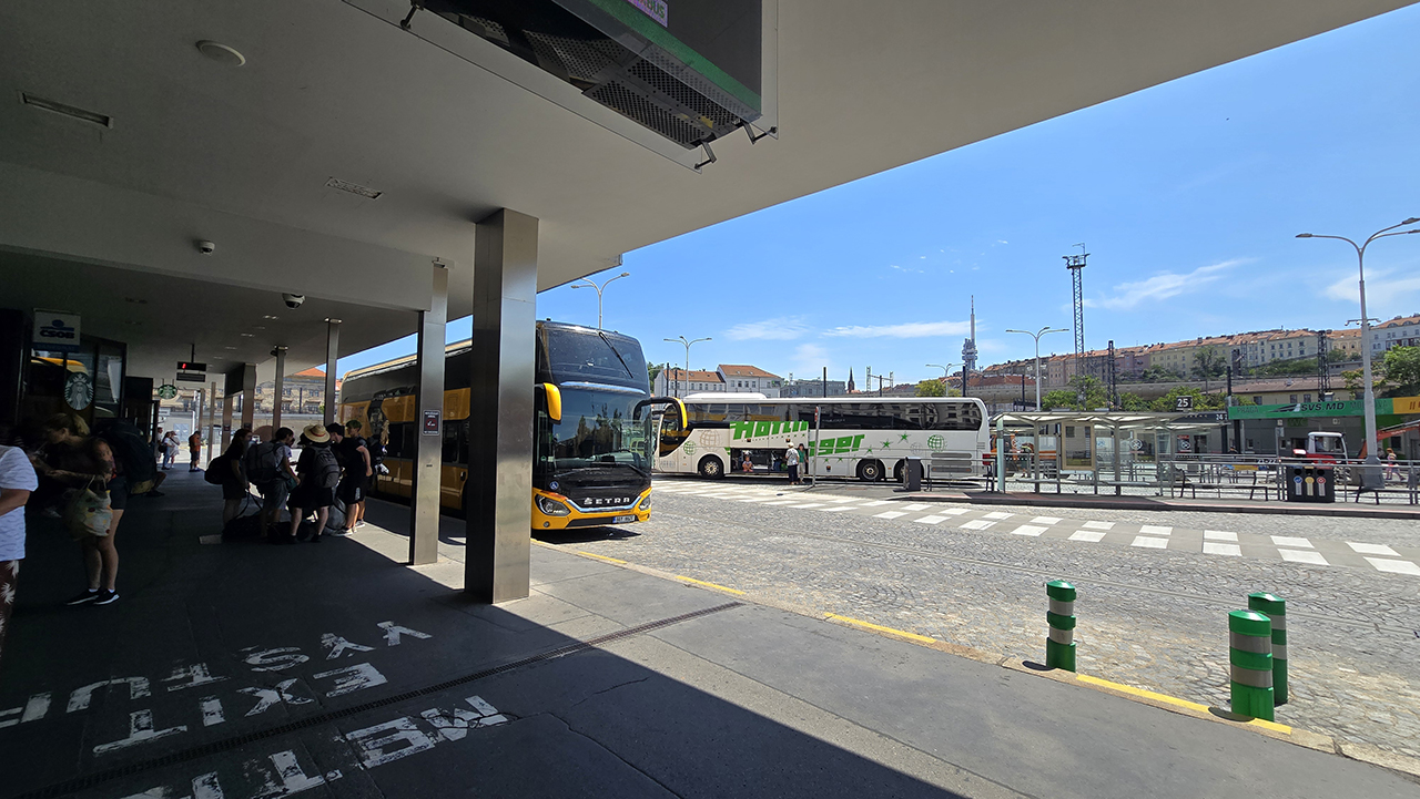 버스 터미널 야외