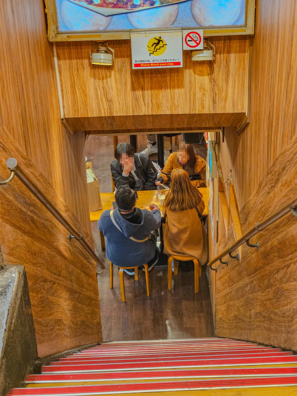 오사카 도톤보리 앗치치 혼포 매장 내부