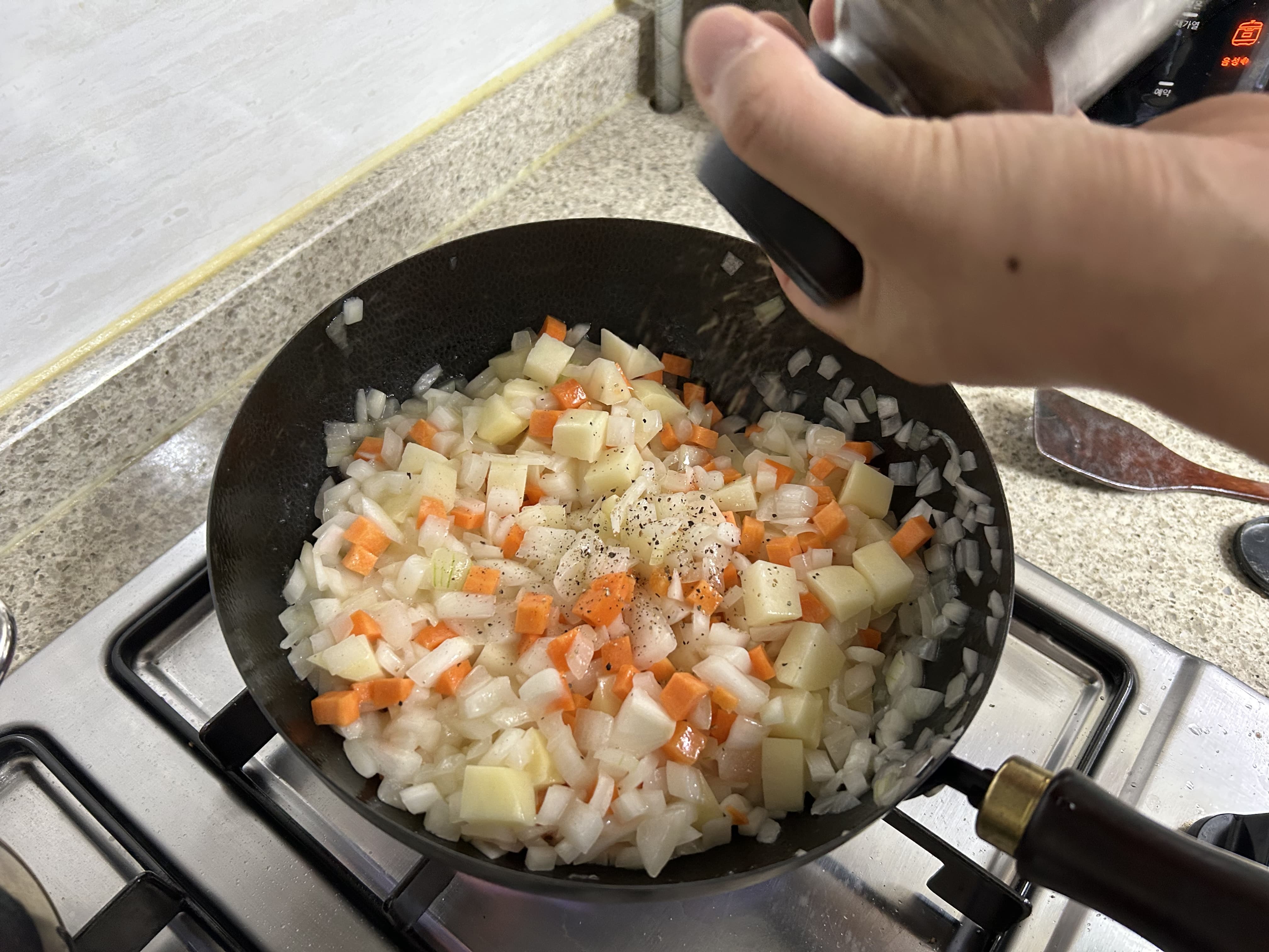 [chef&amp;#44; Daddy] 자극 없이 깊은 맛! 유아용 순한 카레소스 레시피 (우동&amp;#44; 볶음밥 활용까지!)