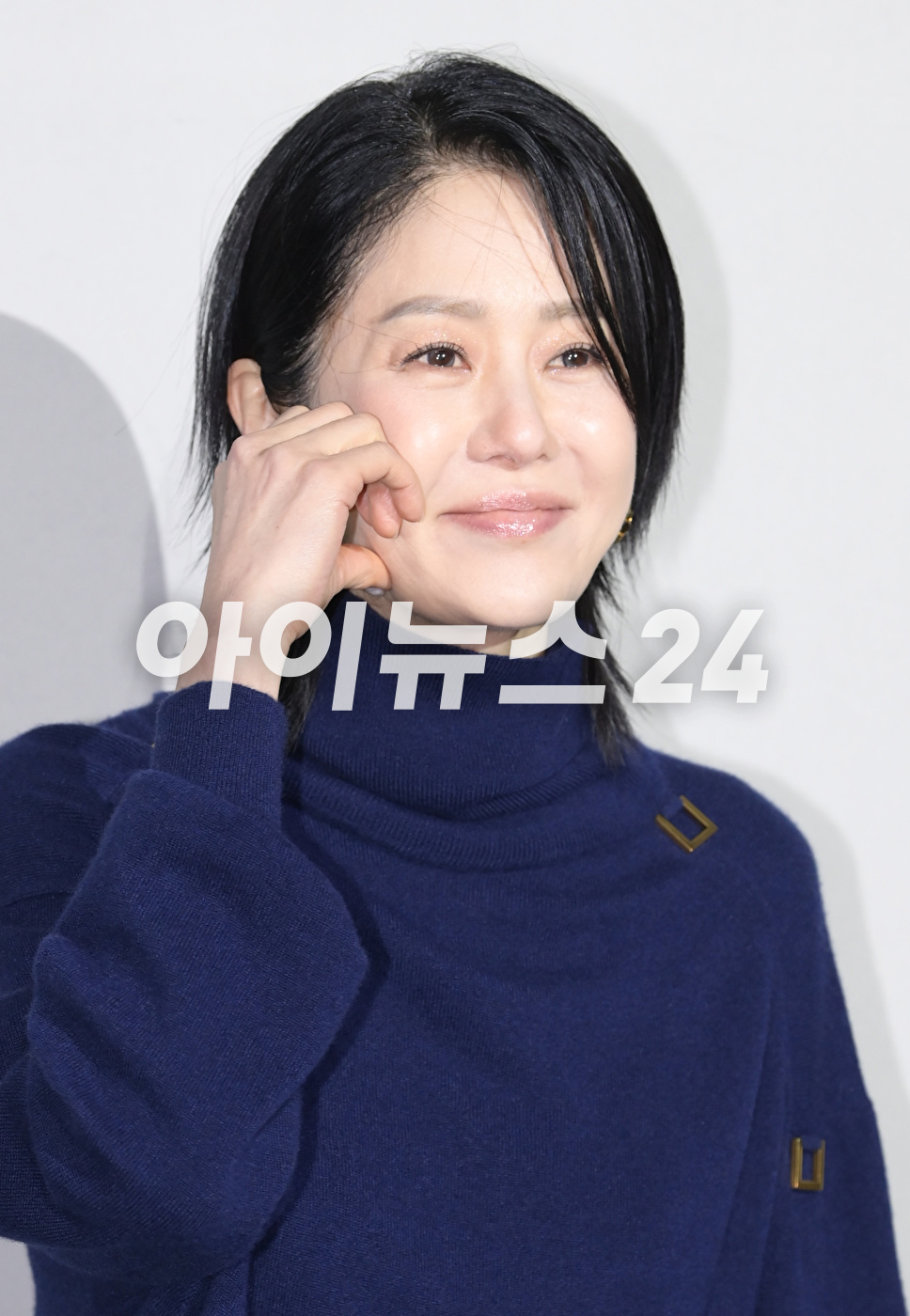 배우 고현정이 29일 오후 서울 한강 잠수교에서 진행된 '루이 비통 2023 프리폴 패션쇼'에 참석하고 있다. [사진=정소희 기자]