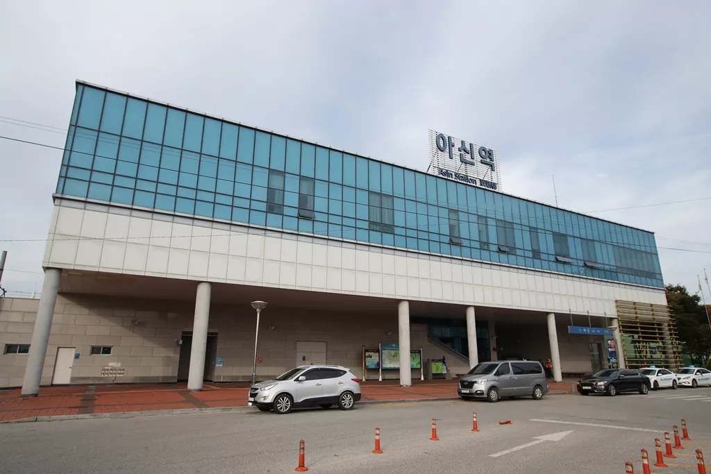 양평 물소리길 2코스 종점인 아신역 전경 사진입니다.