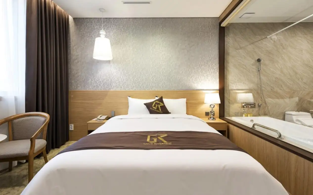 골드리버호텔-프리미엄-더블-침실