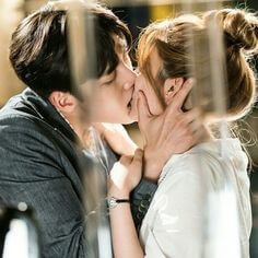 달콤하게-키스하는-연인들