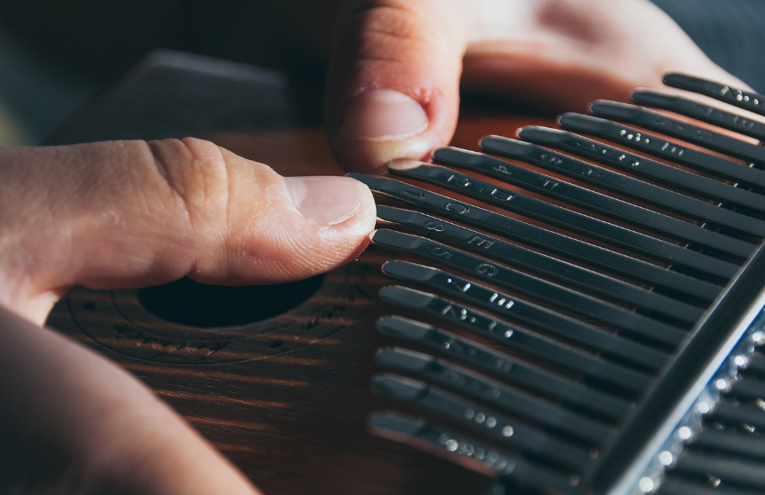 칼림바를 연주해 볼까요