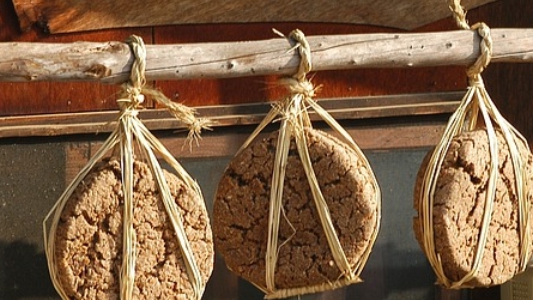 메주를 매달아 놓은 모습