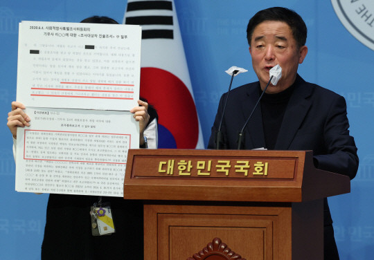 더불어민주당 강득구 의원, 10월 1일 국군의날 임시공유일로 지정하는 것은 조선총독부 설립일을 기념하는것이다.