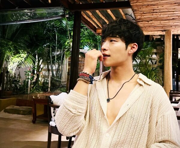 야외에서-찍은-우도환배우님