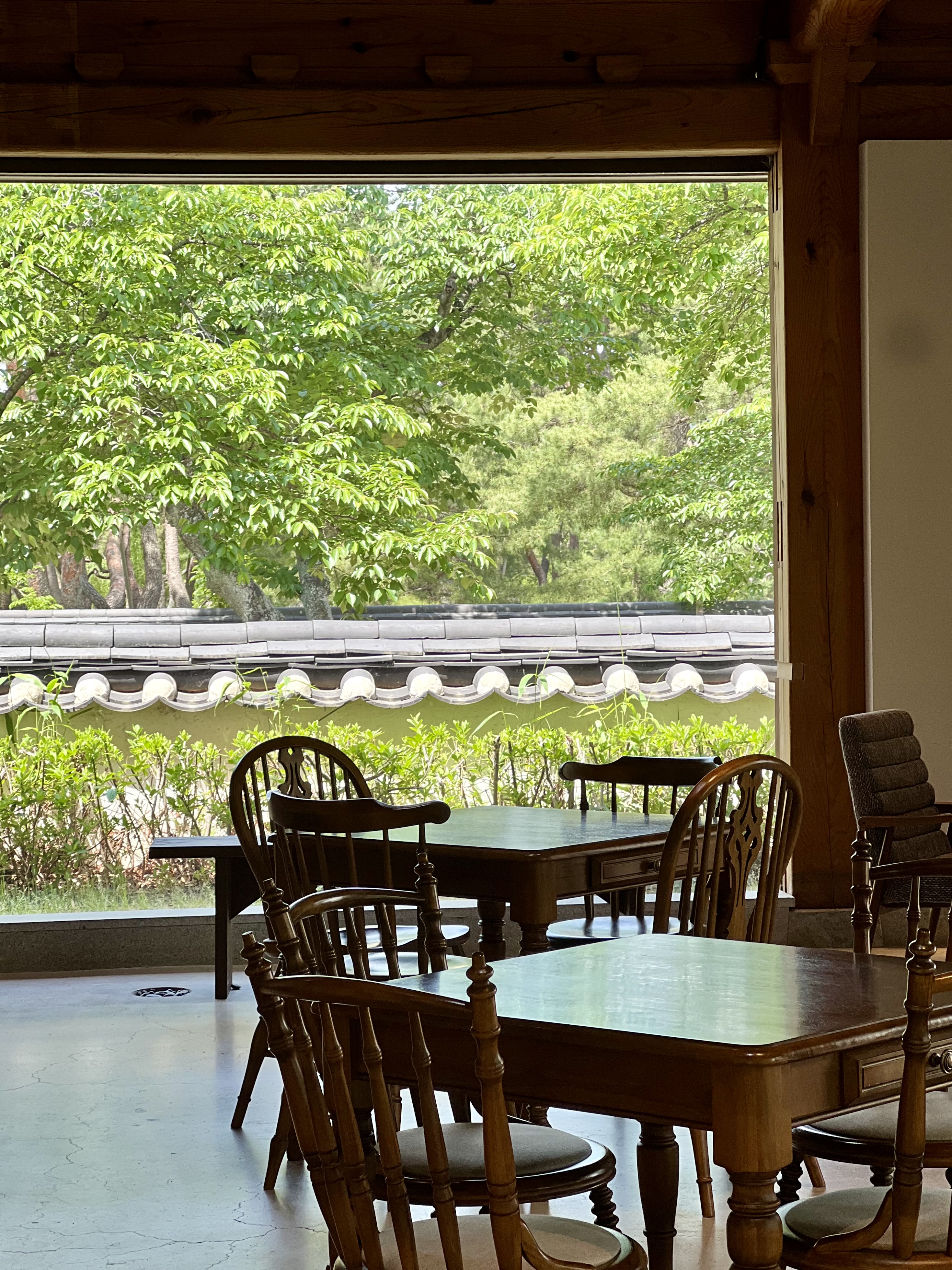 경주 대형 베이커리카페 듀포레 내부 창가 포토존