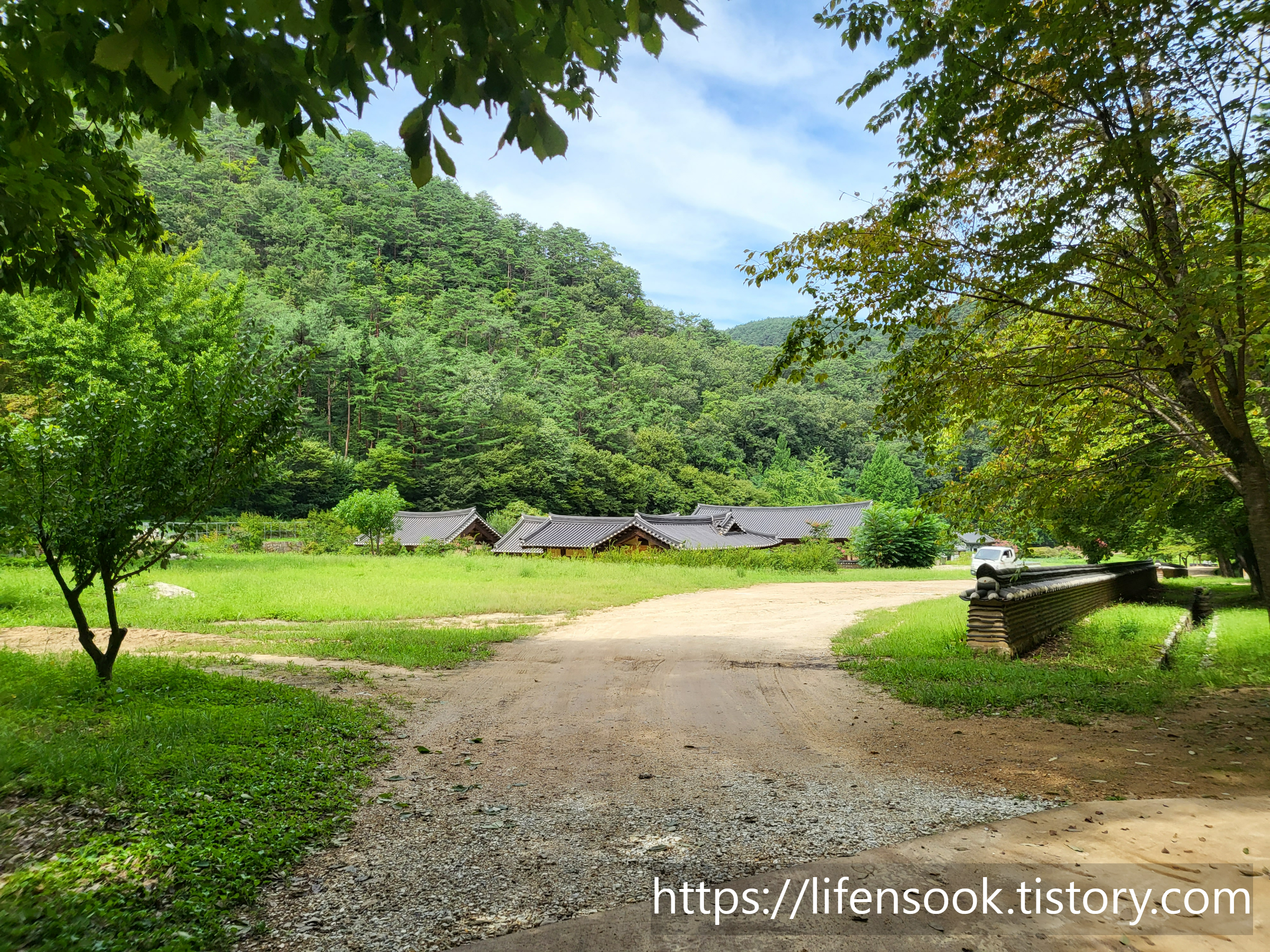 불영사 경내 입구