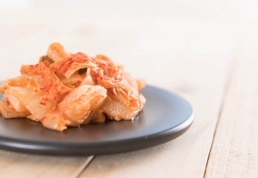 새로 한 김치를 담아 놓은 모습