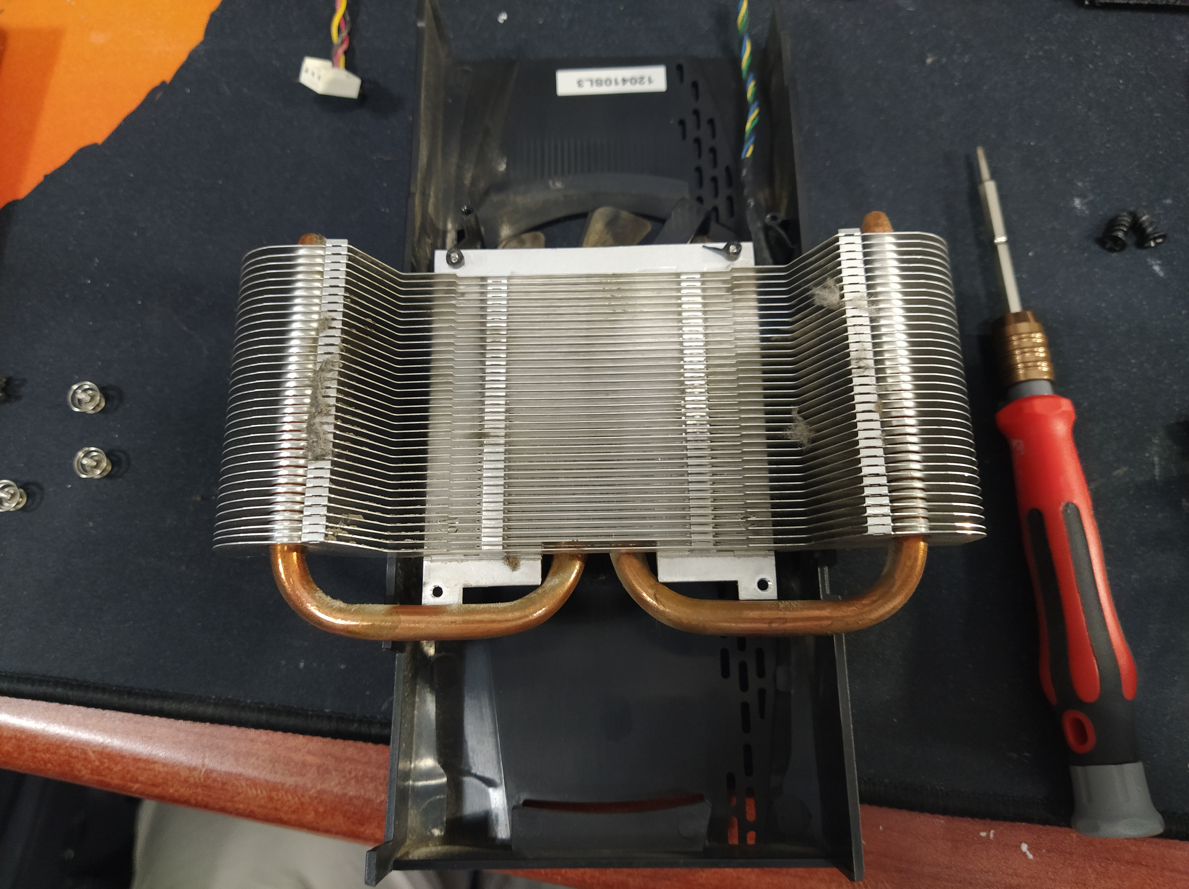 그래픽카드 방열판과 그래픽카드 팬 (쿨러마스터 FY09015H12LPA)