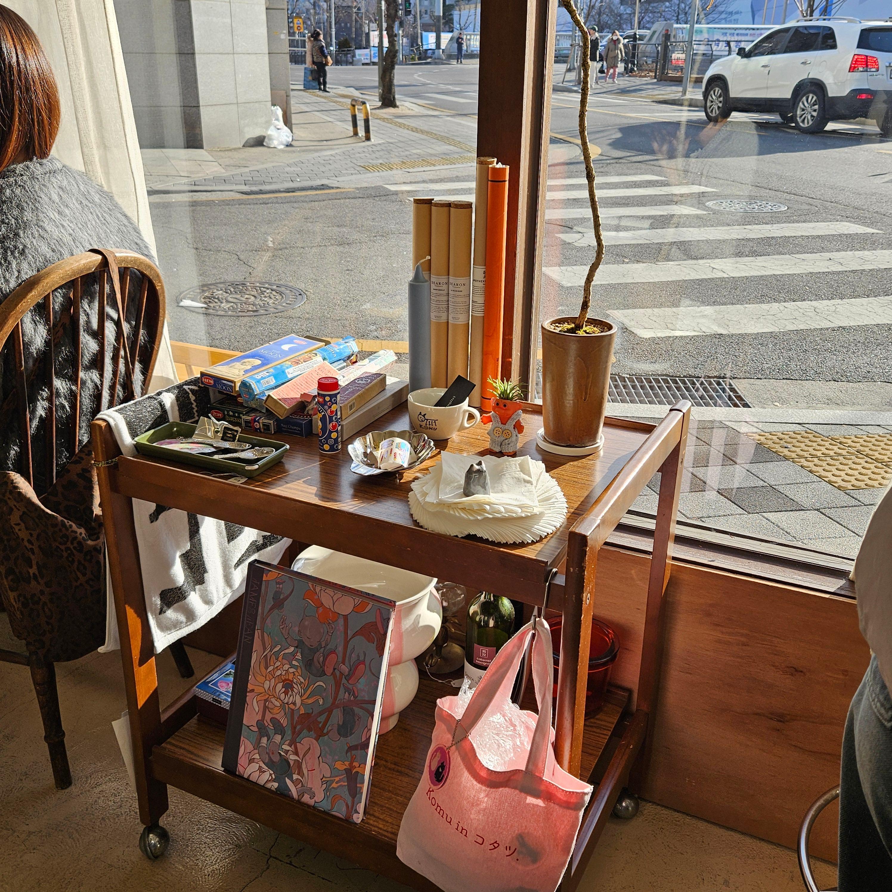 코무 내부 인테리어1