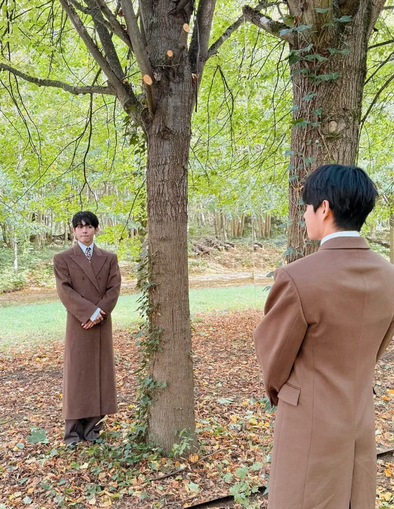 BTS 뷔, 뷔 공항패션, 뷔 패션위크 참석, 뷔 셀린느 패션쇼, 뷔 셀린느 앰버서더, 뷔 셀린느 2026, 셀린느 2026 컬렉션, 셀린느 패션 트렌드, 파리 패션위크, 인천공항 뷔 출국, 뷔 런웨이 룩, 뷔 셀린느 2026 컬렉션, 셀린느 글로벌 앰버서더, 생클루 국립공원 패션쇼, 뷔 패션 아이콘, BTS 뷔 셀린느, 뷔 셔츠 스타일, 셀린느 캐시미어 카디건, 뷔 히로노 인형, 뷔 셀린느 화보, 셀린느 남성룩, 뷔 셀린느 무드, 뷔션위크, Vashion Week, TaehyungXCeline