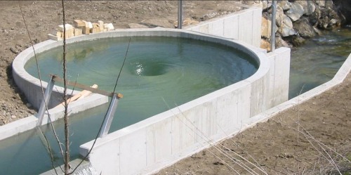 적정기술 사례: 개울 옆 소용돌이 수력 터빈으로 전기를 생산