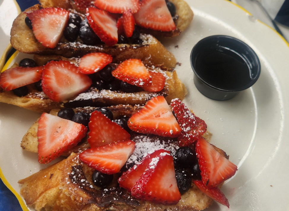 프렌치 토스트 with 생딸기 & 블루베리