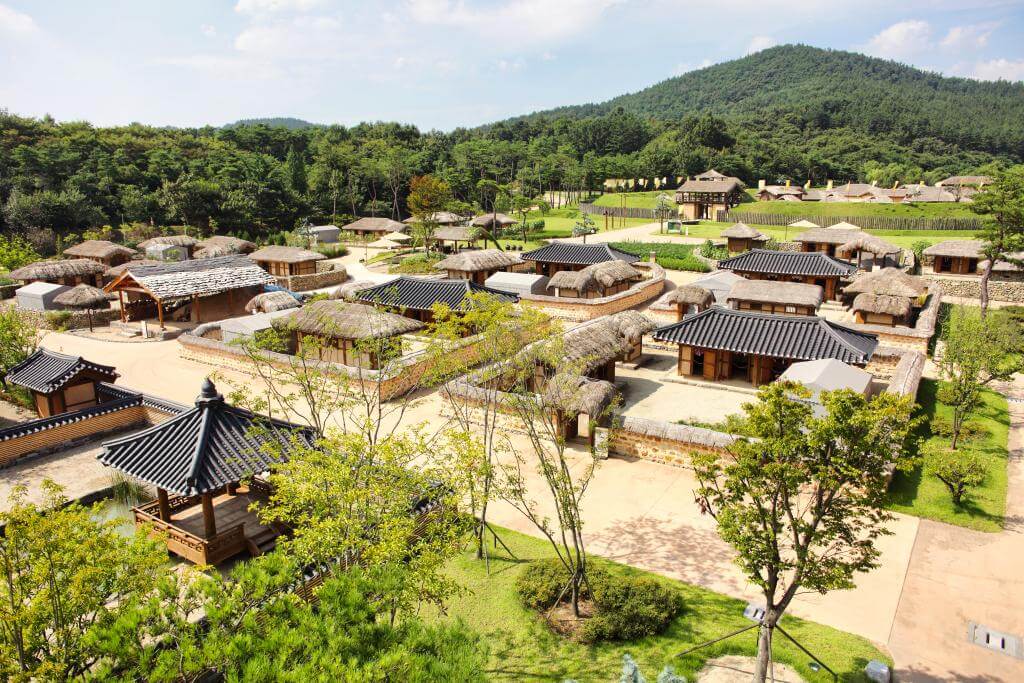 백제문화단지 - 타임머신 체험 백제 시대로 떠나는 시간 여행!