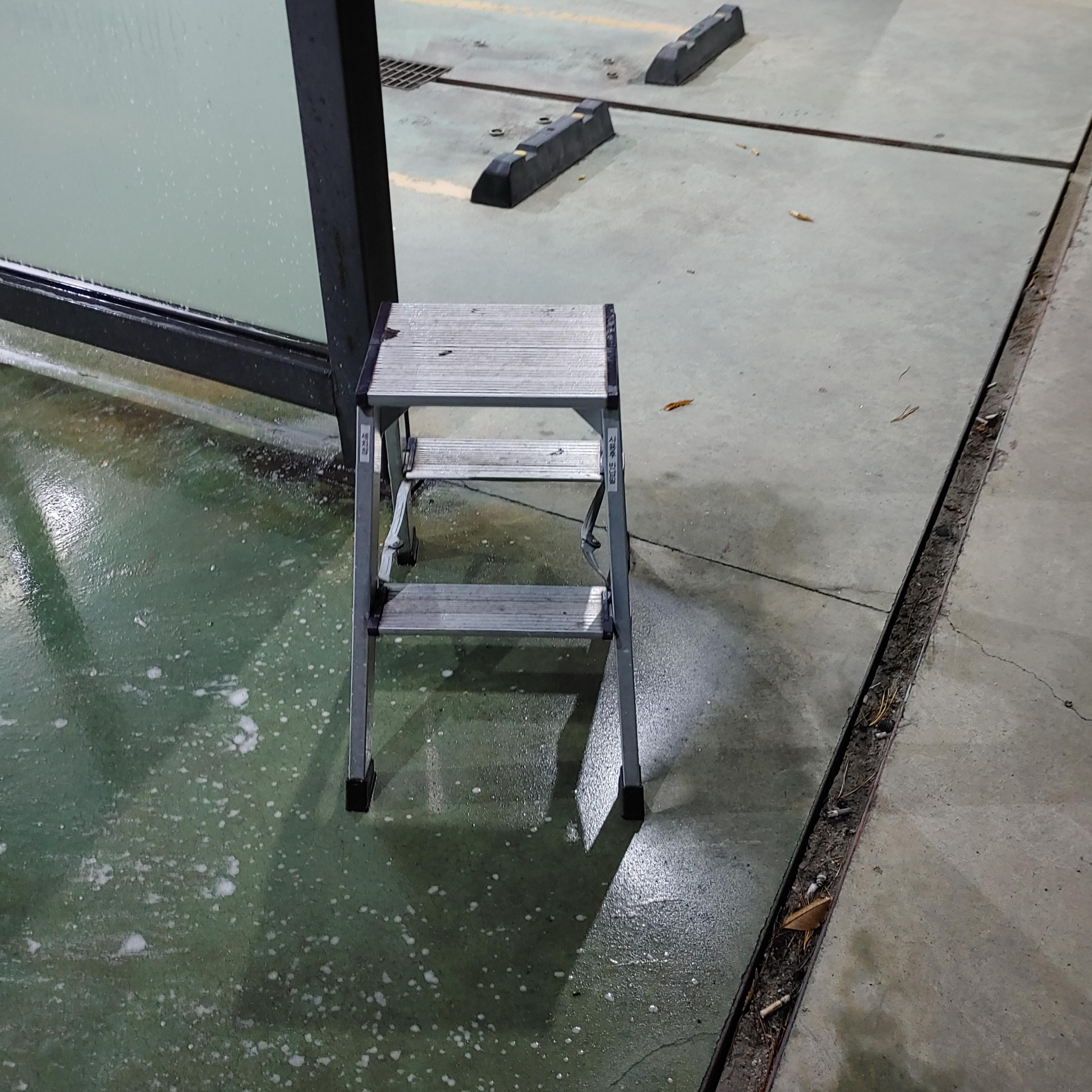 천안 하부세차장 송남타운 세차장 3단 사다리가 있어서 좋음.