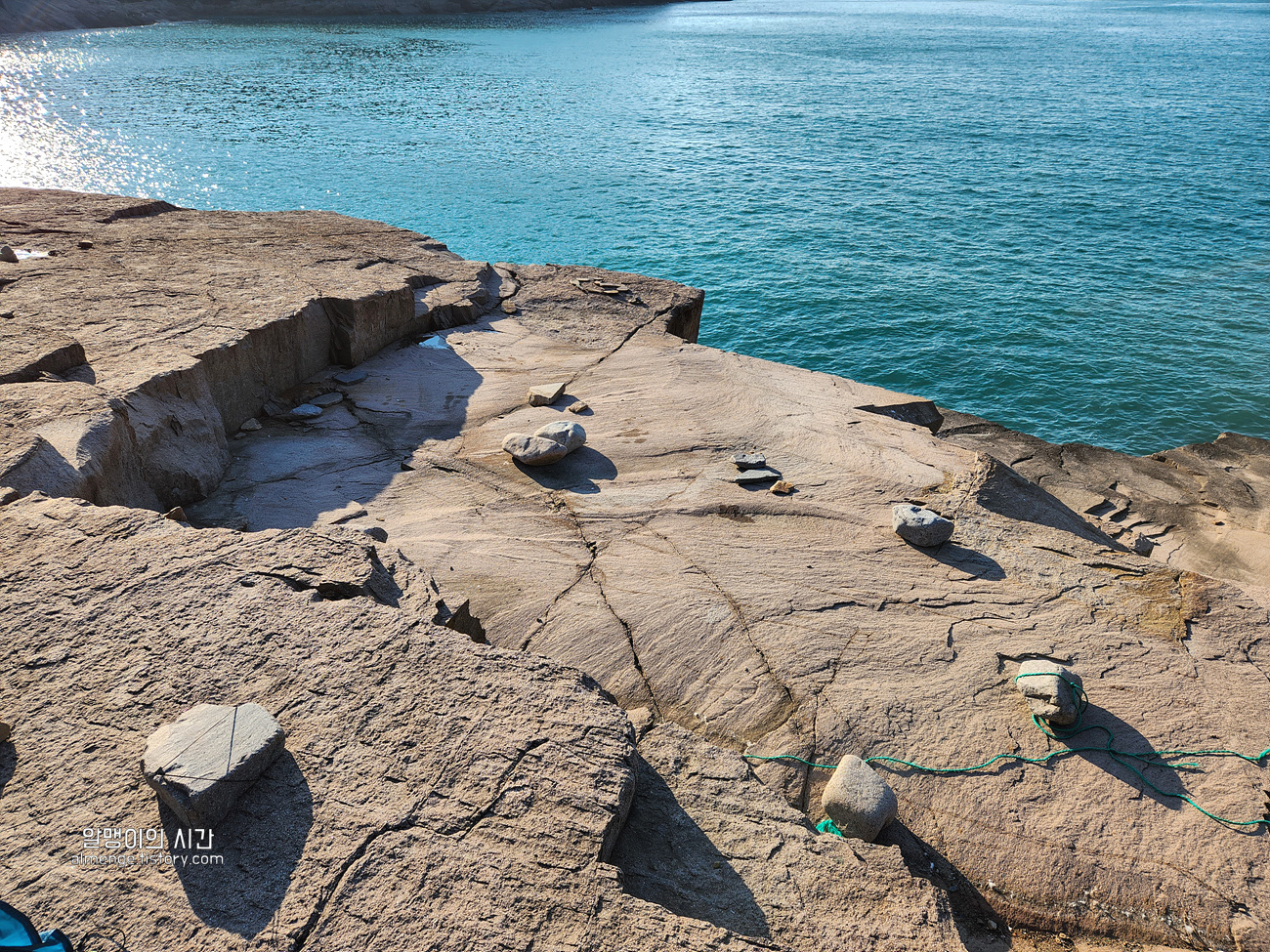 #26-2 여수 개도 백패킹_여기 온돌 돌침대 있어요 (노지 캠핑) - undefined - 돌침대 텐트 피칭 방법 #26-2 여수 개도 백패킹_여기 온돌 돌침대 있어요 (노지 캠핑) - undefined - 돌침대 텐트 피칭 방법