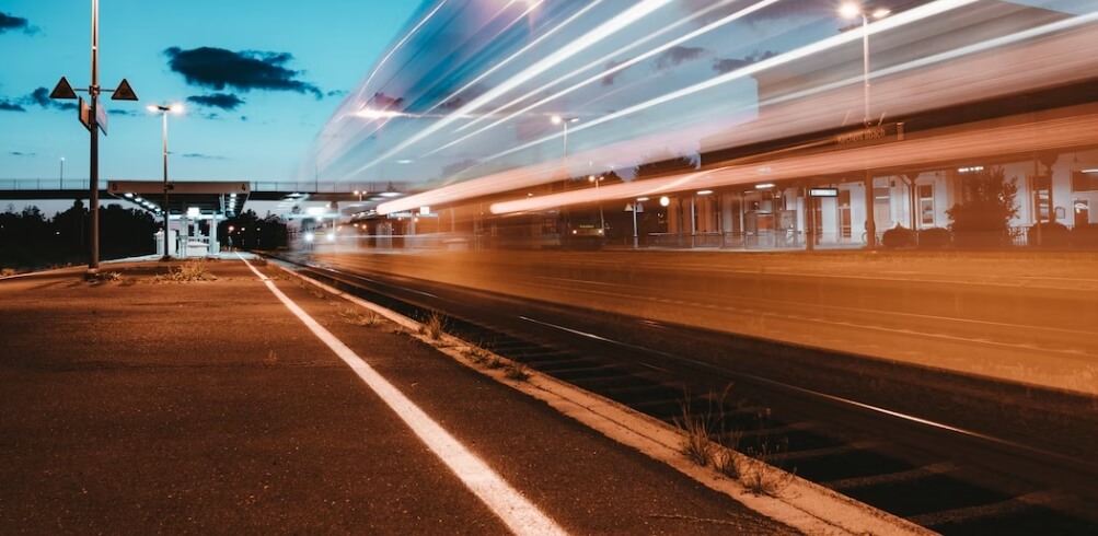 열차 지나가는 모습