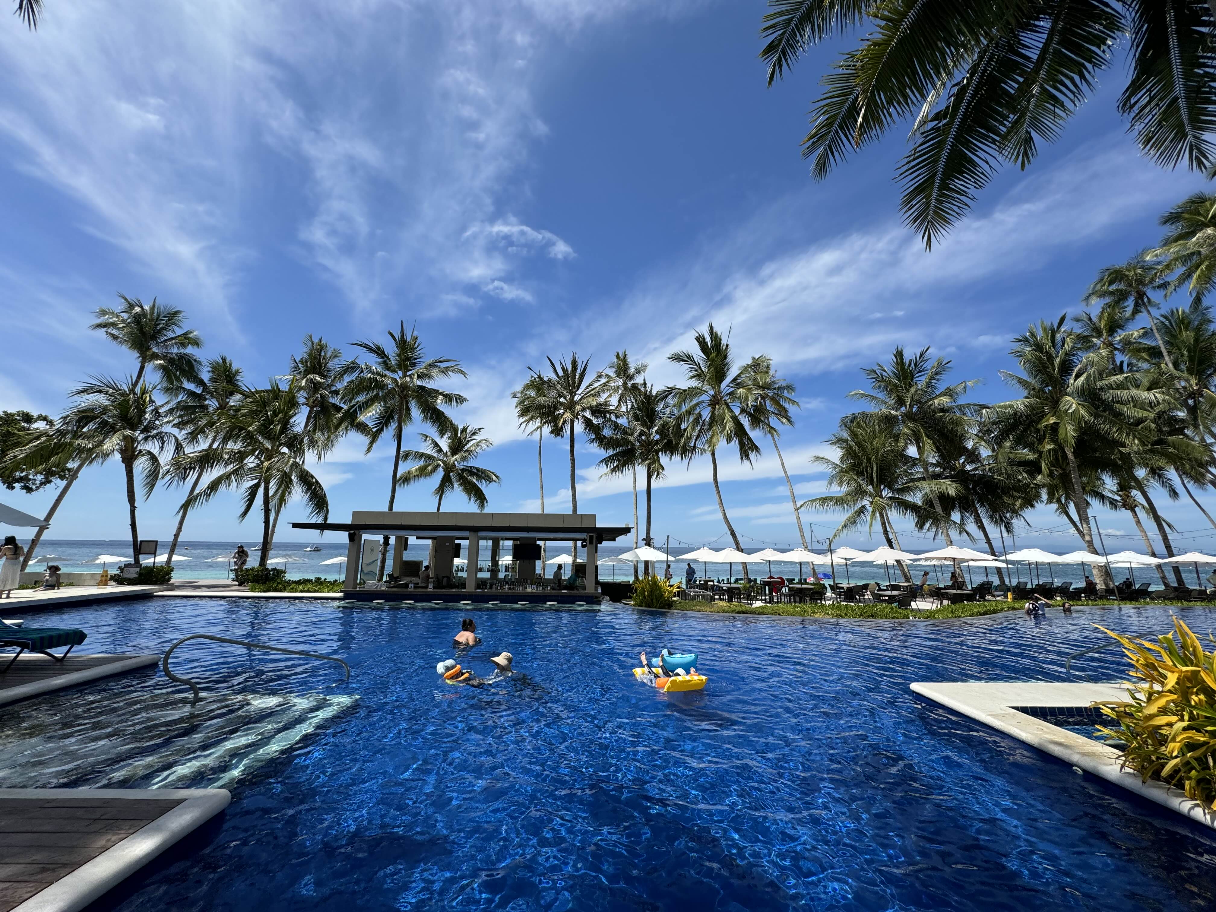 필리핀 보홀 헤난 리조트 알로나 비치 다이렉트 풀 억세스 룸