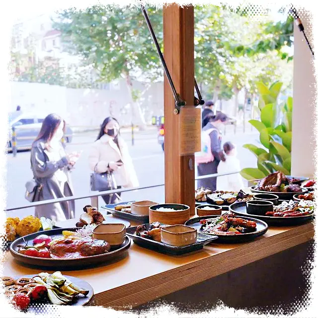 생방송오늘저녁 [홍대입구역에서 직접 구워주는 떡갈비, 한우 대창 덮밥, 부채살 스테이크 정식, 함박스테이크 홍대 데이트 코스 추천 술집 맛집]
